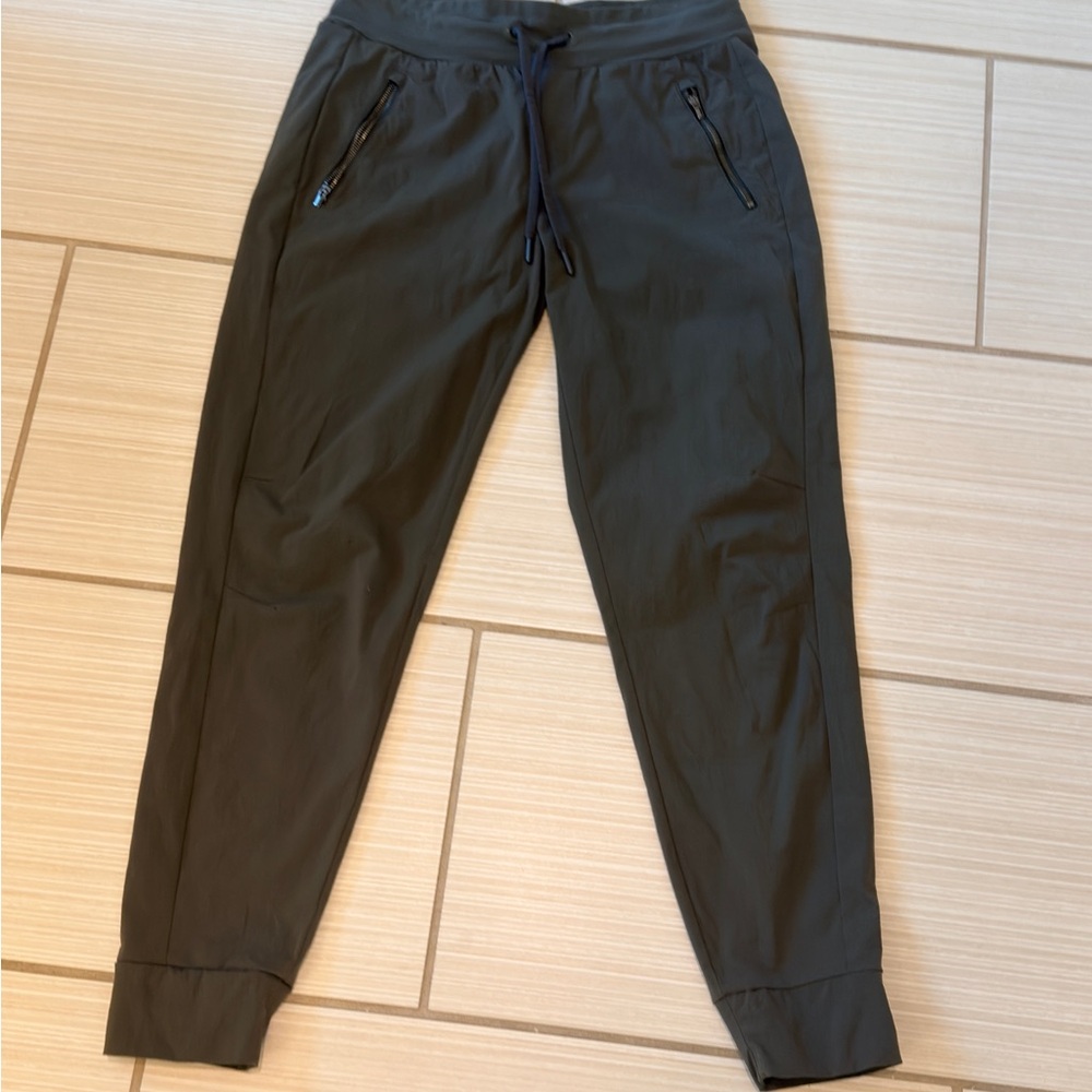 Athleta Sage Green Relaxed Pants size 8 Tall - Picture 3 of 5